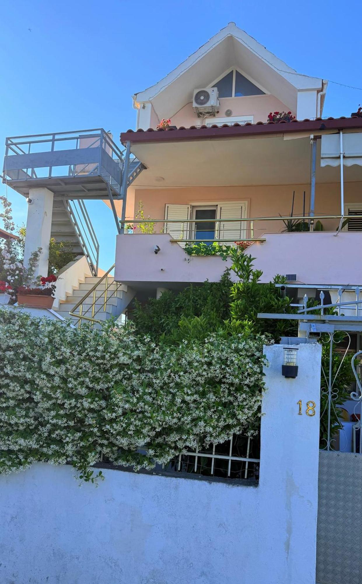 Apartment Priam Garden Durres